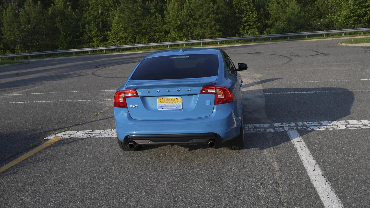 2016 Volvo S60 2nd Gen - Image 14 of 31