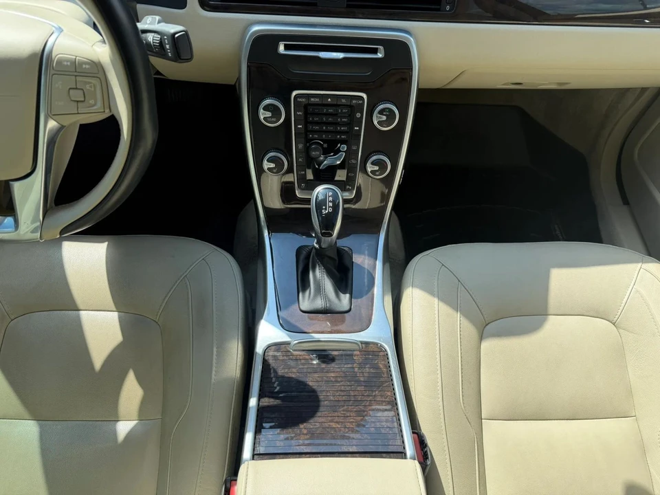 2016 Volvo S80 2nd Gen - Image 16 of 21