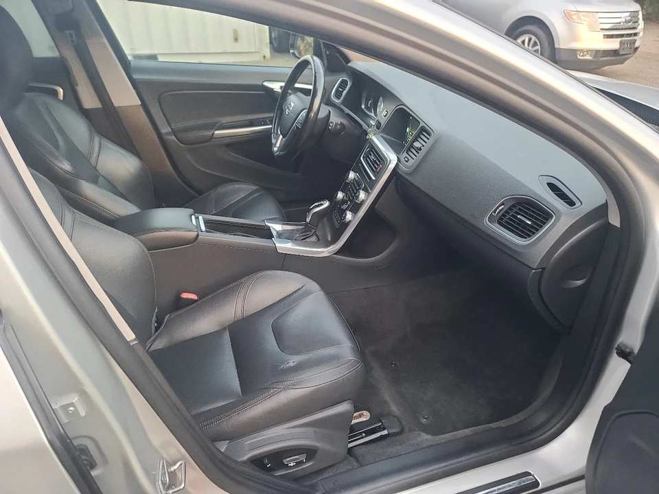 2016 Volvo V60 1st Gen - Image 14 of 21