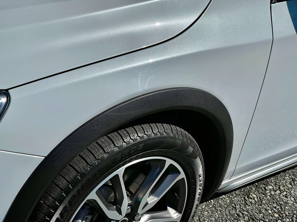 2016 Volvo V60 1st Gen - Image 13 of 31