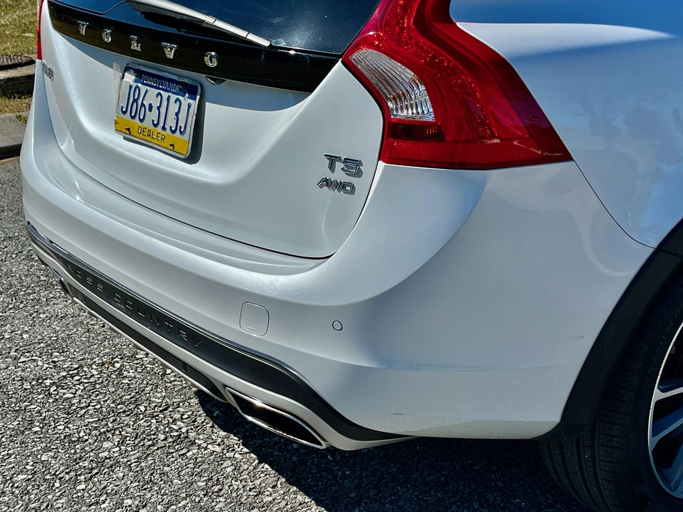 2016 Volvo V60 1st Gen - Image 19 of 31