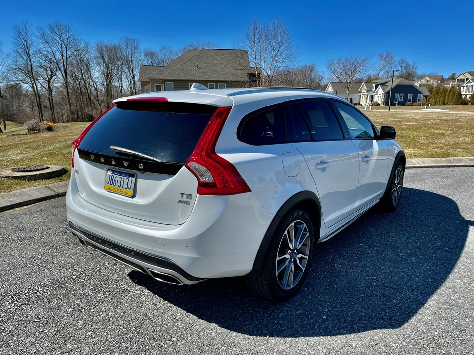 2016 Volvo V60 1st Gen - Image 10 of 31