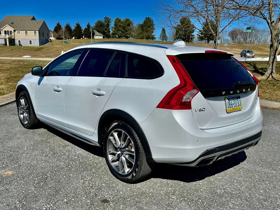 2016 Volvo V60 1st Gen - Image 3 of 31