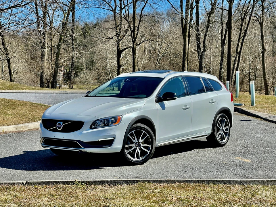 2016 Volvo V60 1st Gen - Image 8 of 31