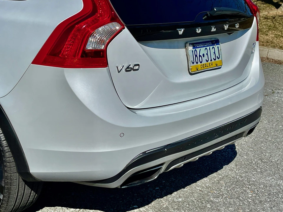 2016 Volvo V60 1st Gen - Image 17 of 31
