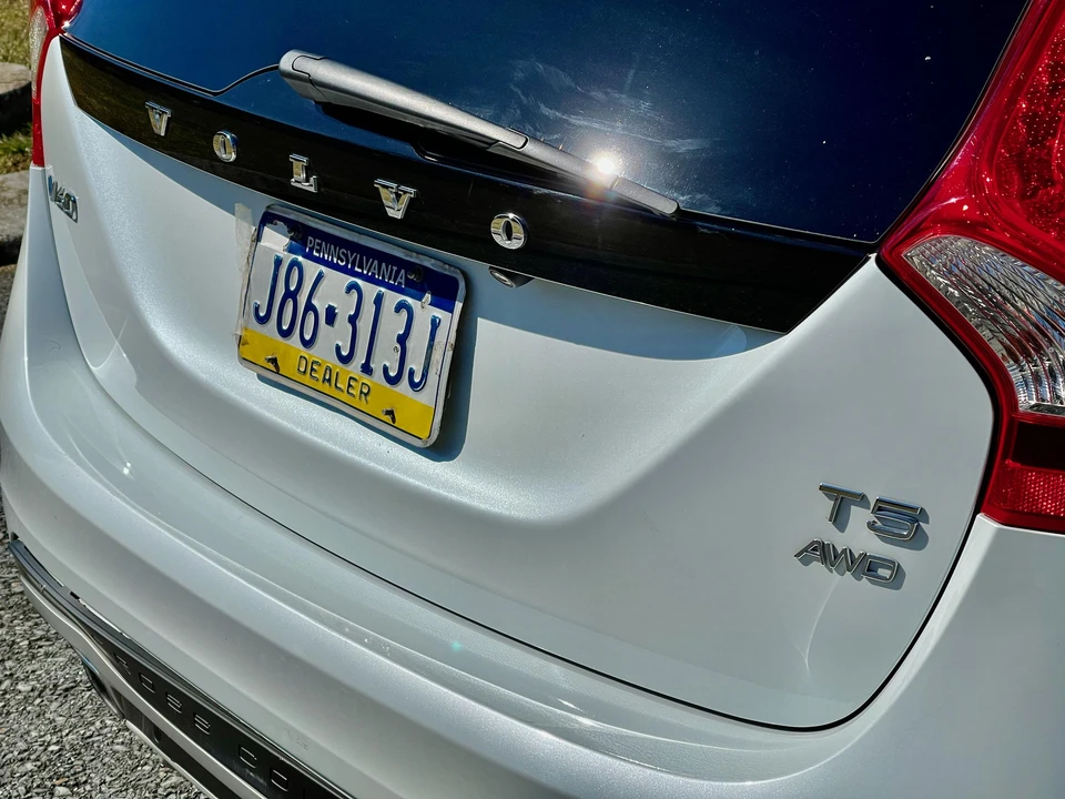 2016 Volvo V60 1st Gen - Image 18 of 31