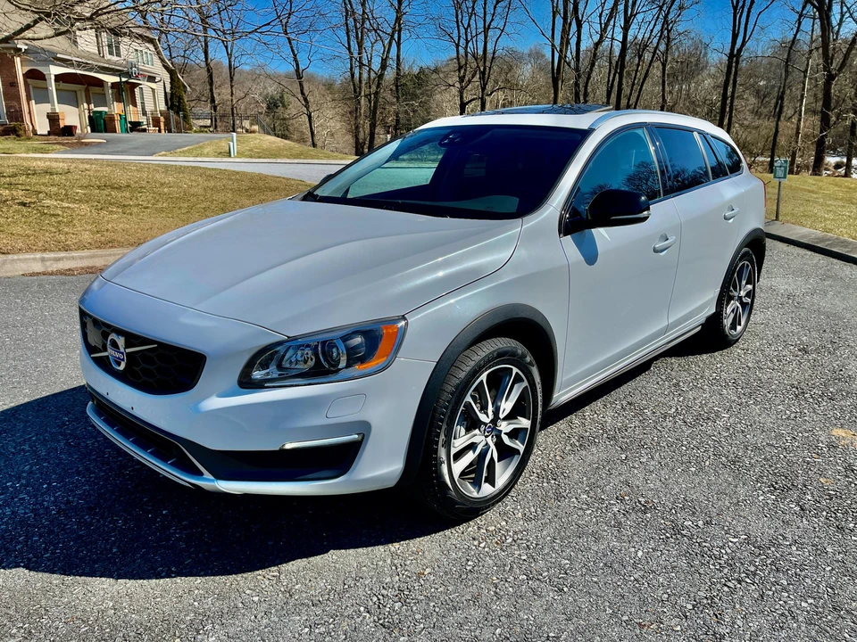 2016 Volvo V60 1st Gen - Image 5 of 31