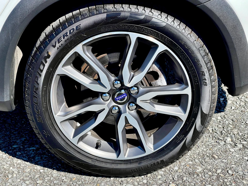 2016 Volvo V60 1st Gen - Image 28 of 31