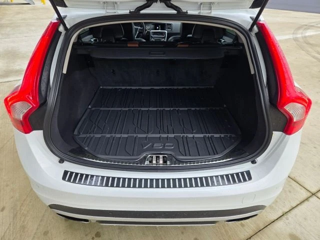 2016 Volvo V60 1st Gen - Image 17 of 21