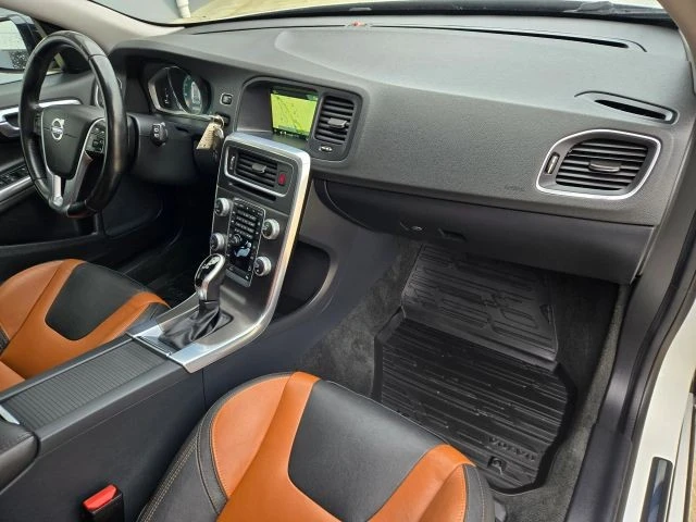 2016 Volvo V60 1st Gen - Image 2 of 21