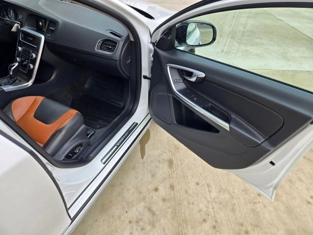 2016 Volvo V60 1st Gen - Image 19 of 21