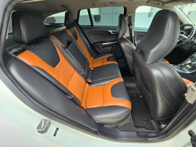 2016 Volvo V60 1st Gen - Image 18 of 21