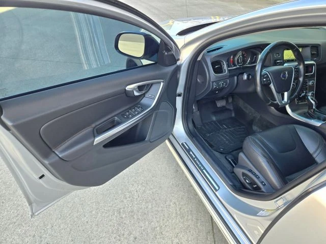 2016 Volvo V60 1st Gen - Image 10 of 31