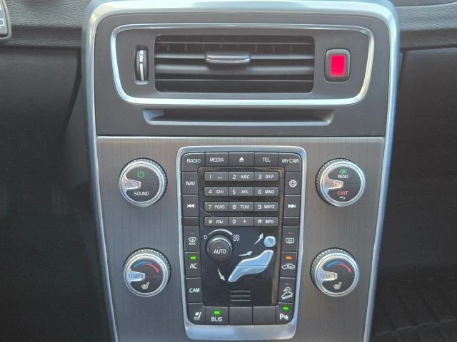 2016 Volvo V60 1st Gen - Image 28 of 31
