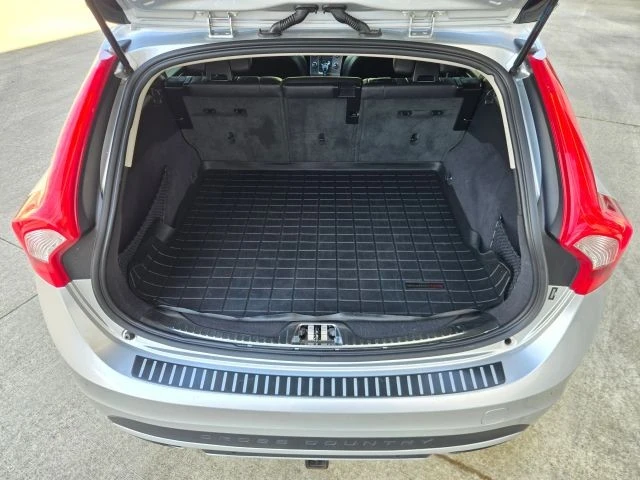 2016 Volvo V60 1st Gen - Image 16 of 31