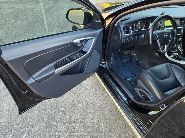 2016 Volvo V60 1st Gen - Image 10 of 31