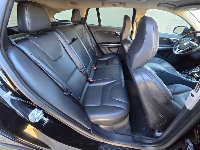 2016 Volvo V60 1st Gen - Image 18 of 31
