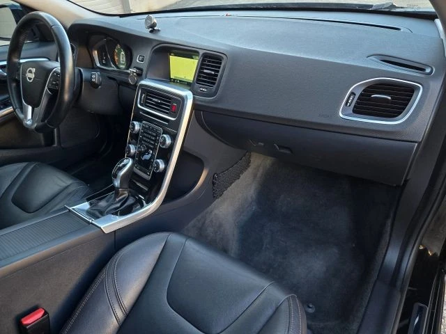 2016 Volvo V60 1st Gen - Image 2 of 31