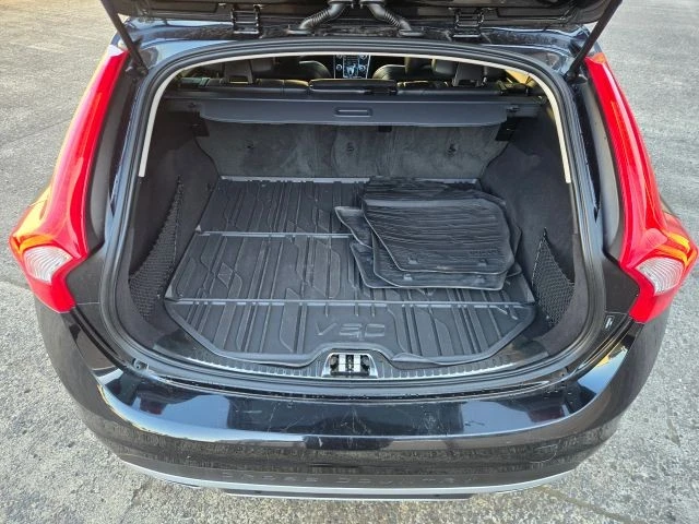 2016 Volvo V60 1st Gen - Image 16 of 31