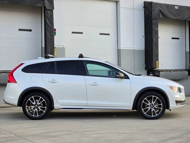 2016 Volvo V60 1st Gen - Image 9 of 31