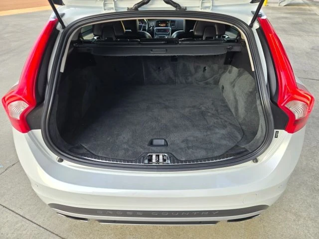 2016 Volvo V60 1st Gen - Image 16 of 31