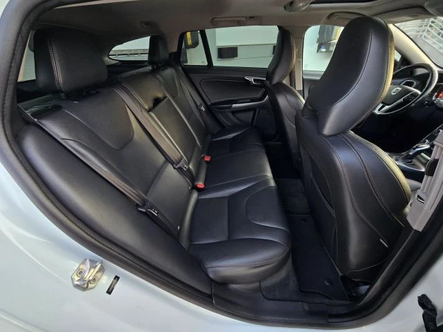 2016 Volvo V60 1st Gen - Image 18 of 31