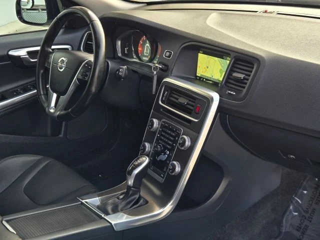 2016 Volvo V60 1st Gen - Image 23 of 31