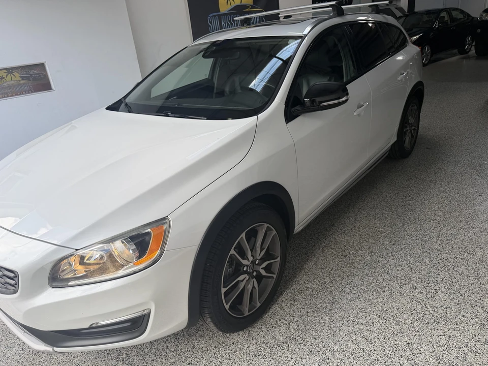 2016 Volvo V60 1st Gen - Image 17 of 31