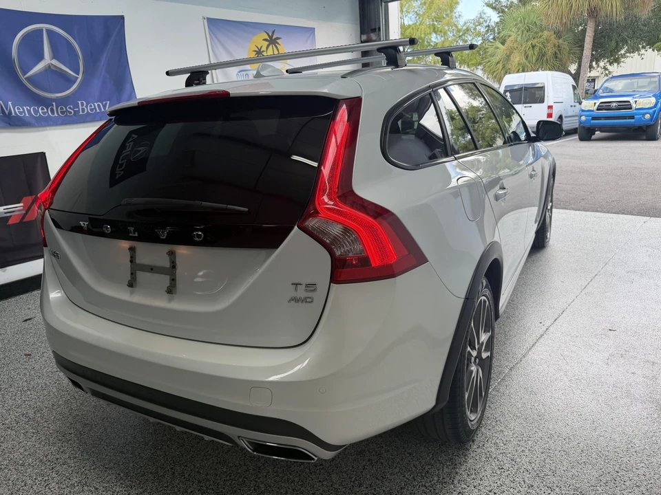 2016 Volvo V60 1st Gen - Image 14 of 31