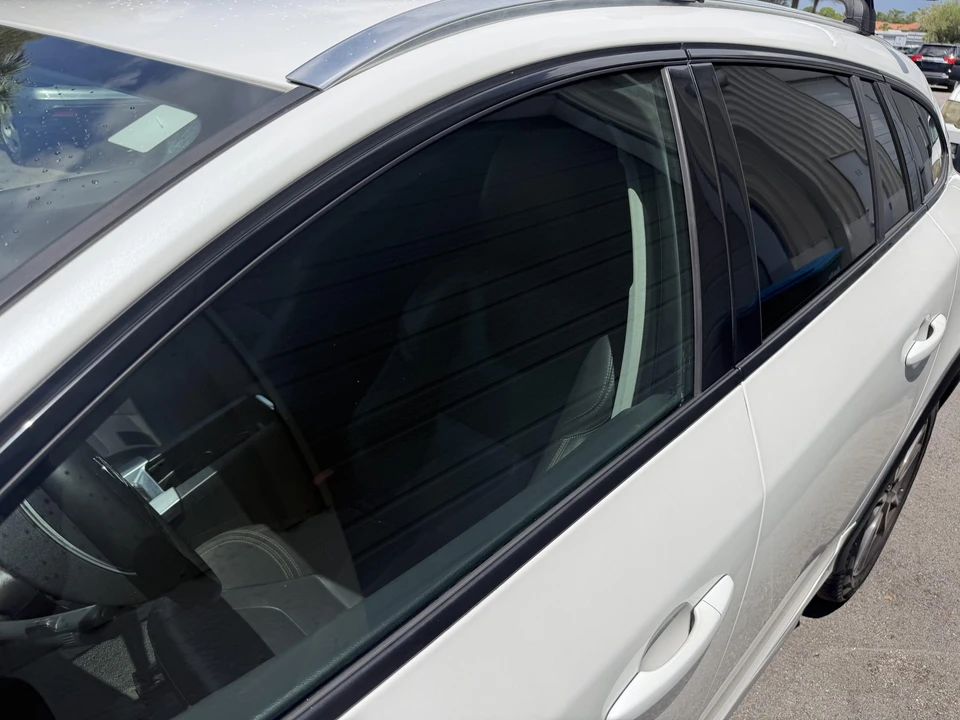 2016 Volvo V60 1st Gen - Image 28 of 31