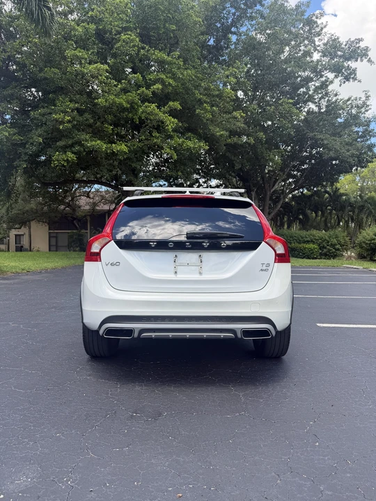 2016 Volvo V60 1st Gen - Image 5 of 31