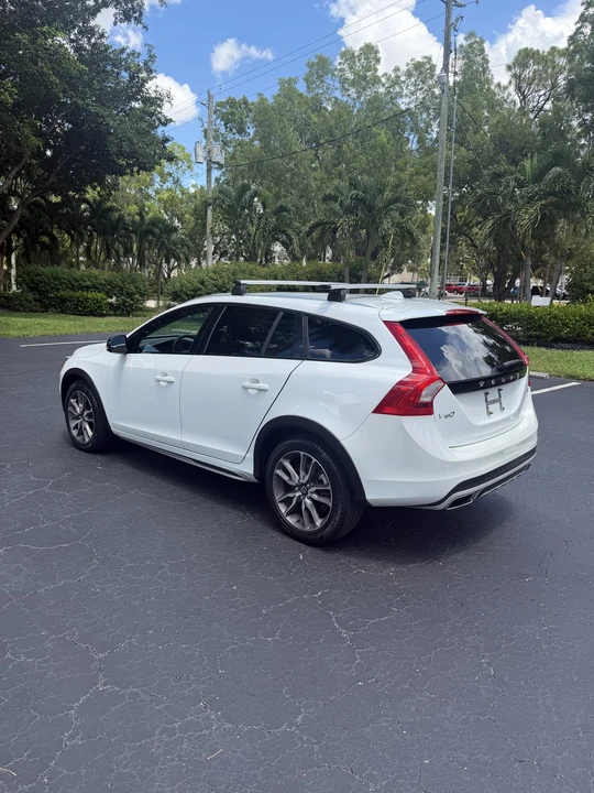 2016 Volvo V60 1st Gen - Image 4 of 31