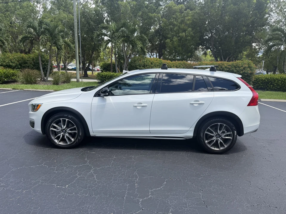 2016 Volvo V60 1st Gen - Image 3 of 31
