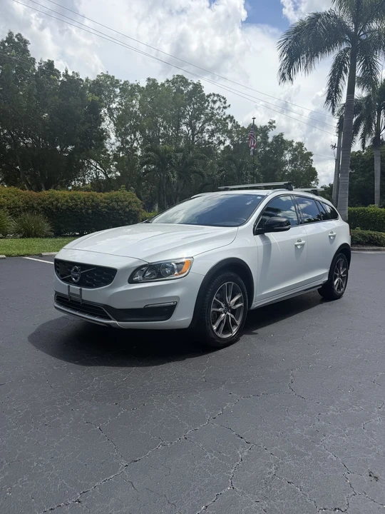 2016 Volvo V60 1st Gen - Image 2 of 31