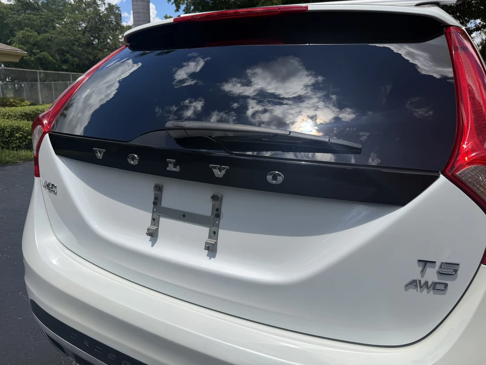 2016 Volvo V60 1st Gen - Image 19 of 31