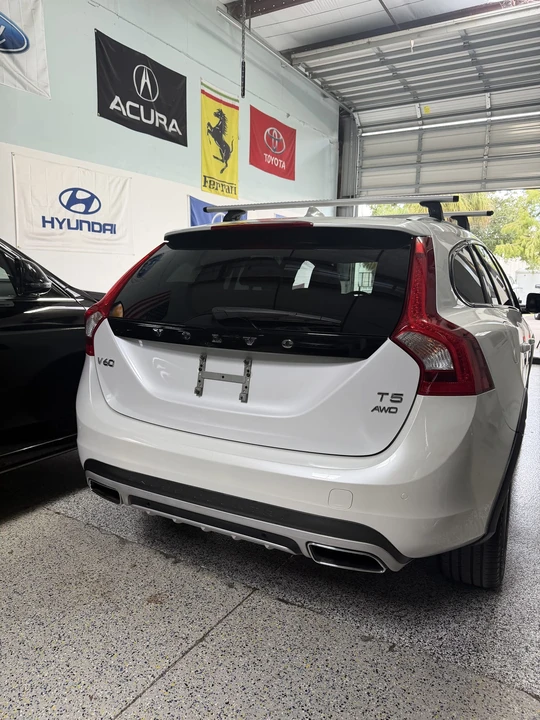 2016 Volvo V60 1st Gen - Image 18 of 31