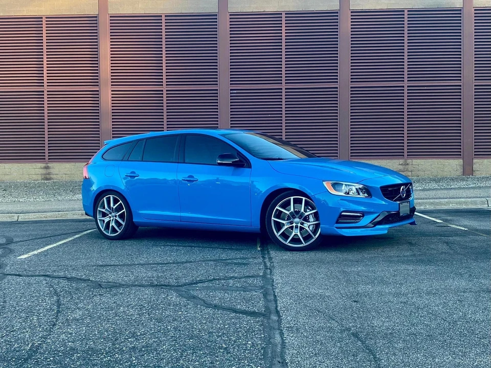 2016 Volvo V60 1st Gen - Image 15 of 31