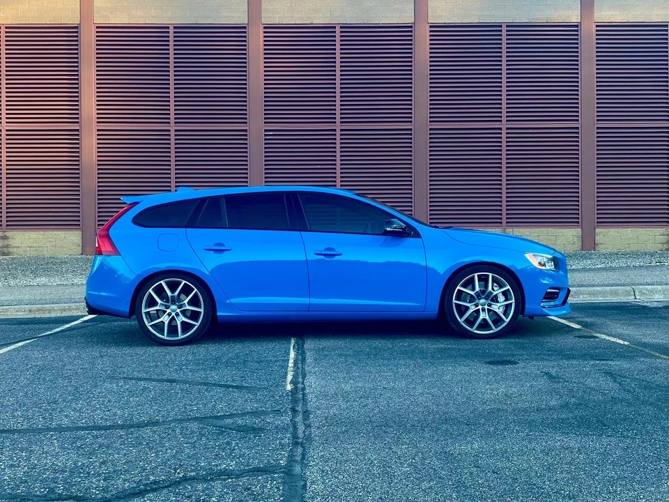 2016 Volvo V60 1st Gen - Image 14 of 31