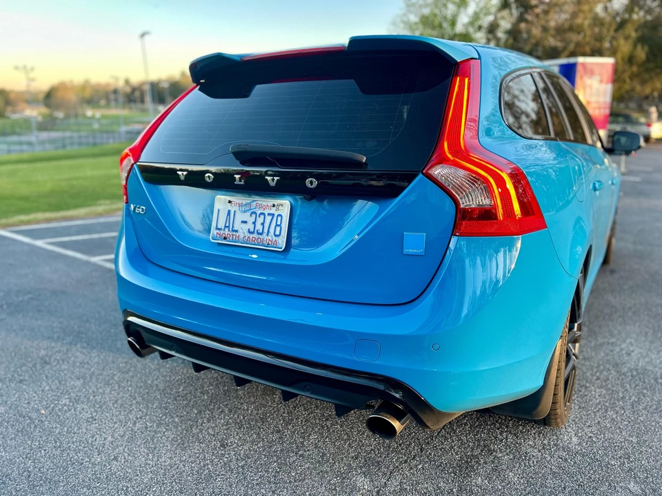 2016 Volvo V60 1st Gen - Image 14 of 31