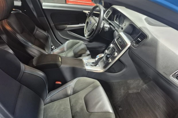 2016 Volvo V60 1st Gen - Image 4 of 7