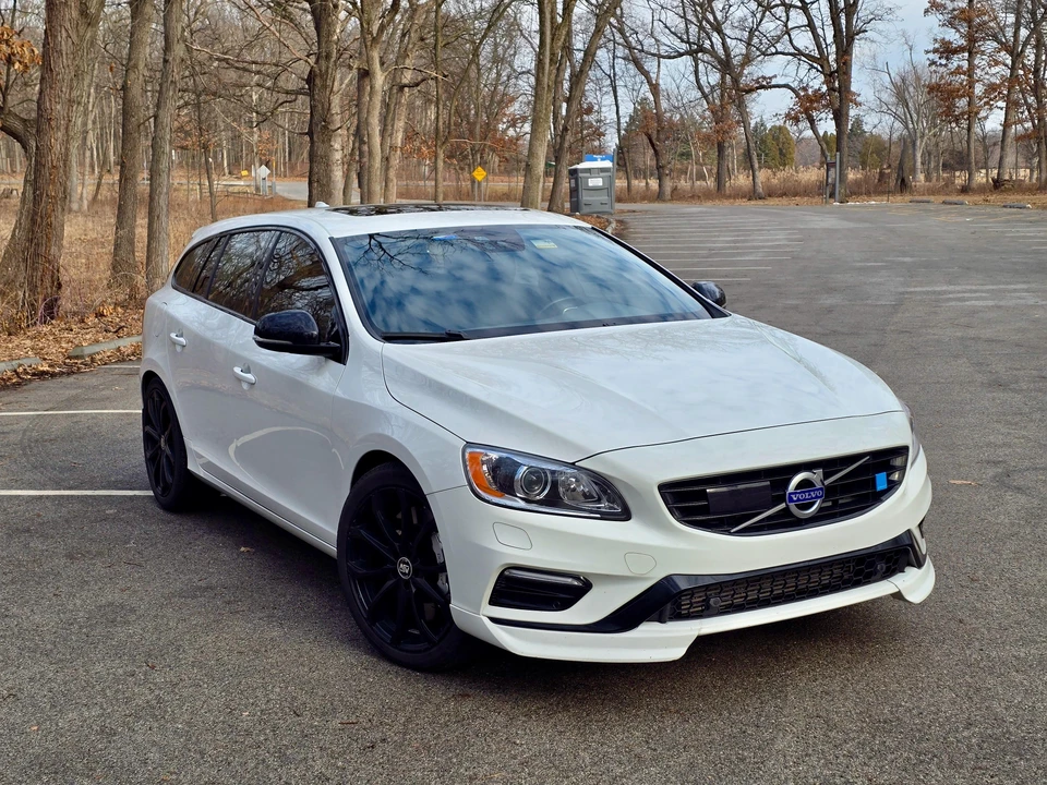 2016 Volvo V60 1st Gen - Image 14 of 31