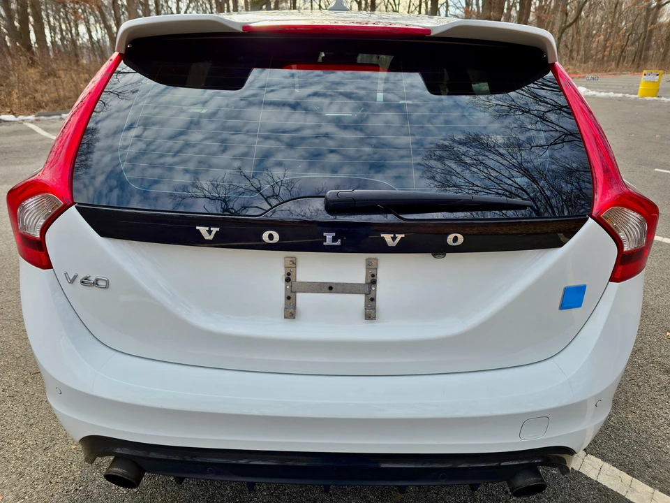 2016 Volvo V60 1st Gen - Image 12 of 31