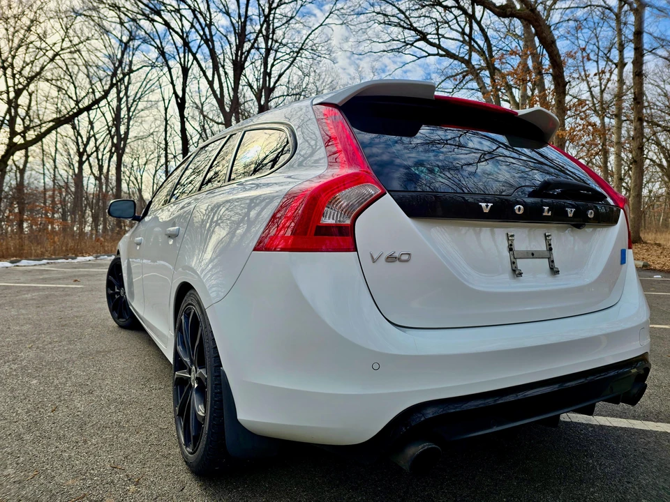 2016 Volvo V60 1st Gen - Image 9 of 31