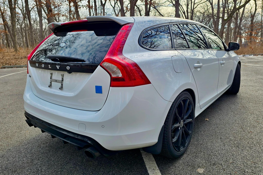 2016 Volvo V60 1st Gen - Image 4 of 31