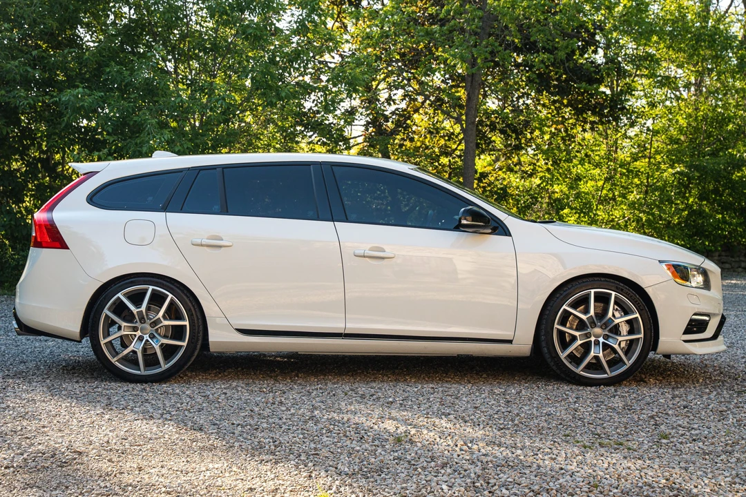 2016 Volvo V60 1st Gen - Image 5 of 31