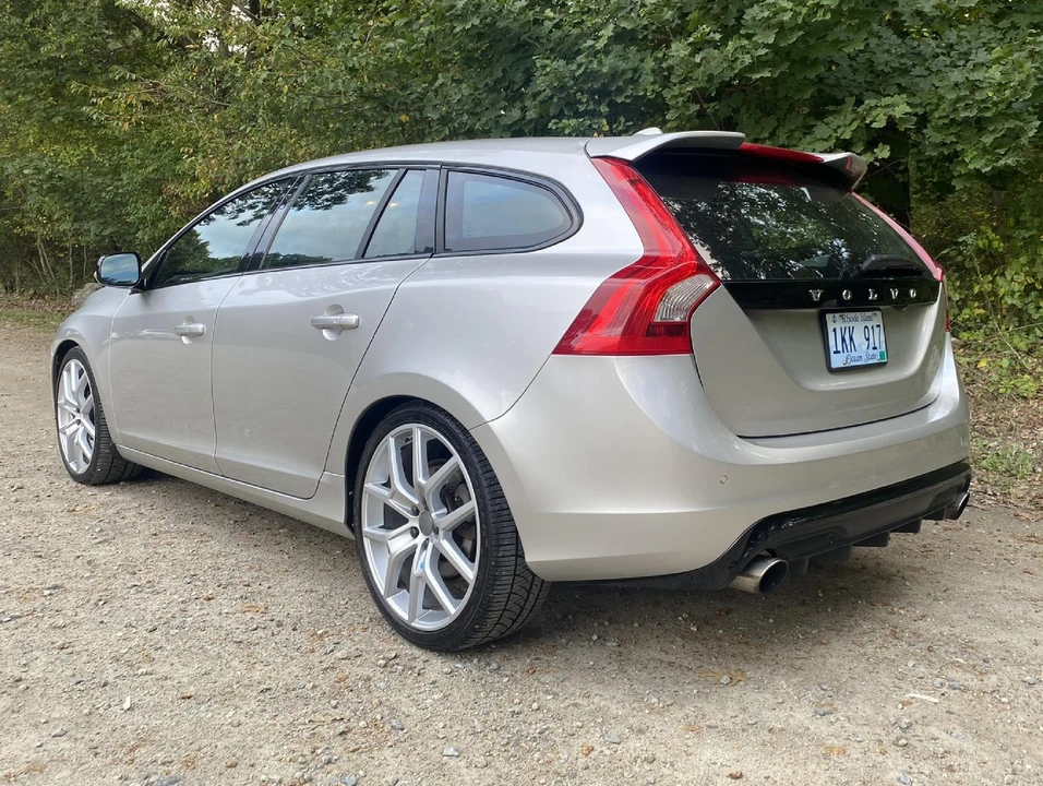 2016 Volvo V60 1st Gen - Image 7 of 15