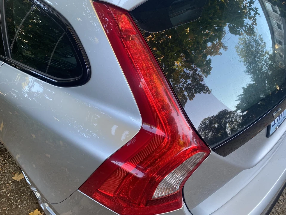 2016 Volvo V60 1st Gen - Image 11 of 15