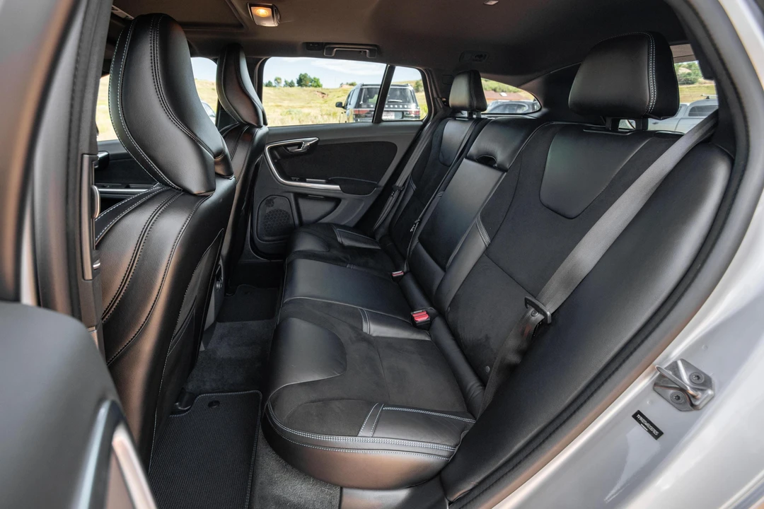 2016 Volvo V60 1st Gen - Image 28 of 31