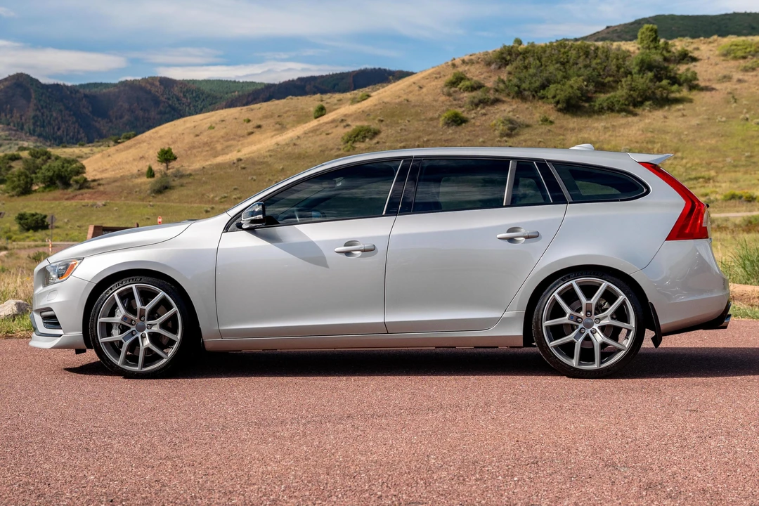2016 Volvo V60 1st Gen - Image 3 of 31