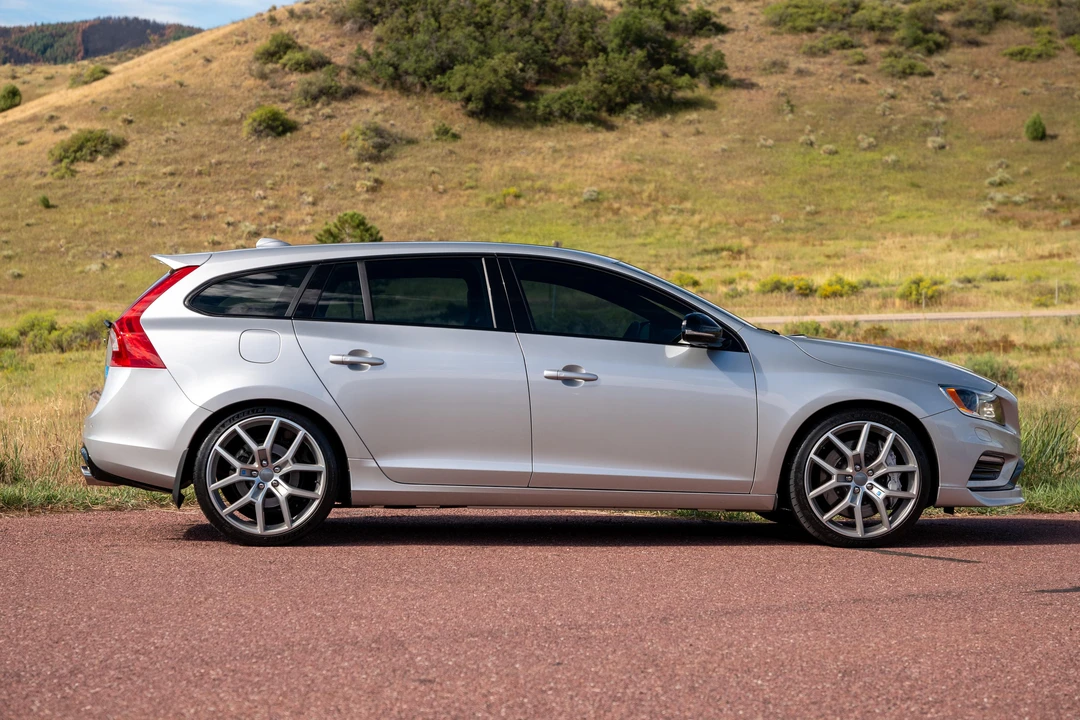 2016 Volvo V60 1st Gen - Image 9 of 31
